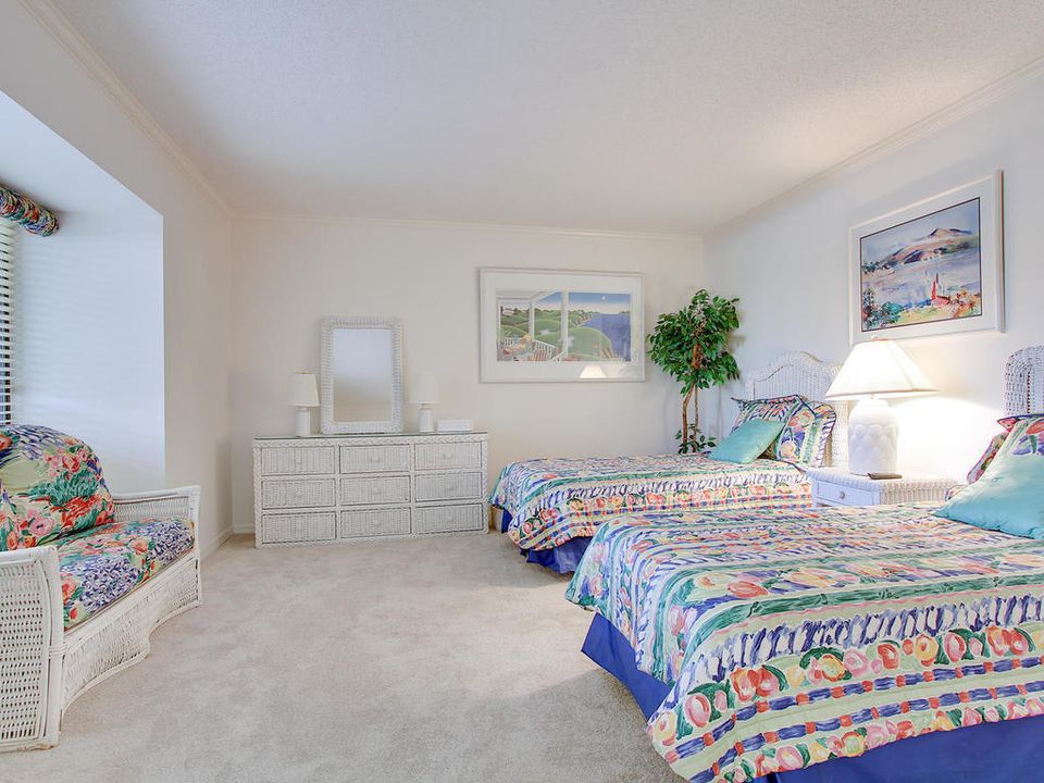 For Sale: $850,000 (2 beds, 3 baths, 1800 Square Feet)