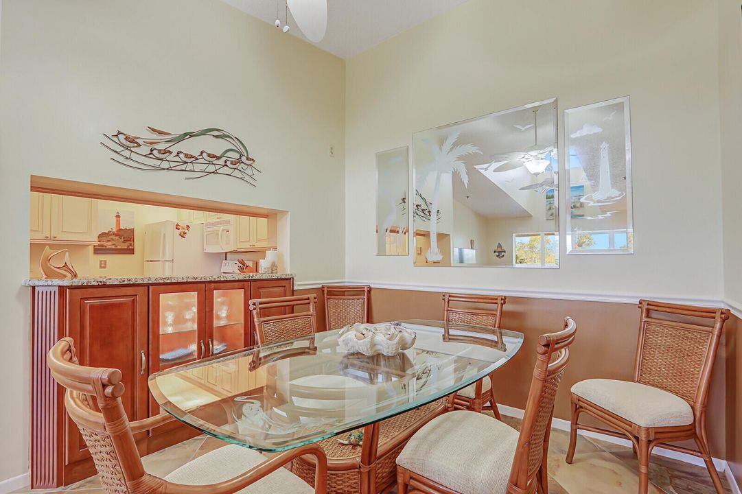 待售: $320,000 (2 贝兹, 2 浴室, 1090 平方英尺)