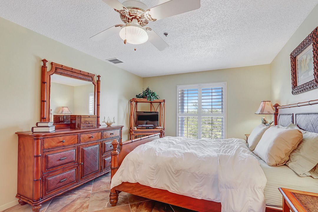 待售: $320,000 (2 贝兹, 2 浴室, 1090 平方英尺)