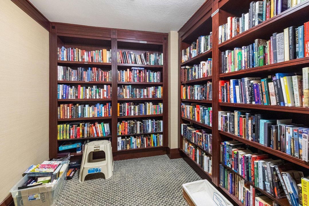 For Rent: $3,000 (1 beds, 1 baths, 890 Square Feet)