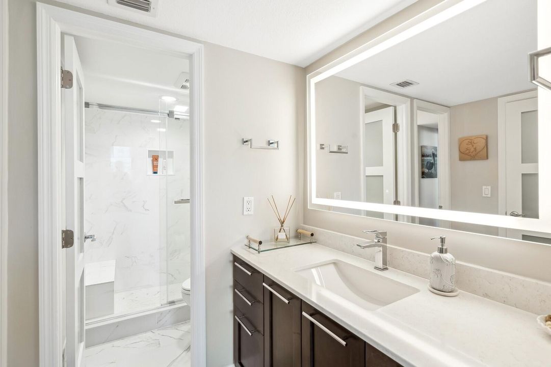 For Rent: $3,000 (1 beds, 1 baths, 890 Square Feet)