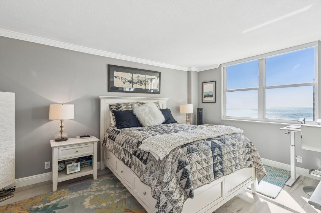 For Rent: $3,000 (1 beds, 1 baths, 890 Square Feet)