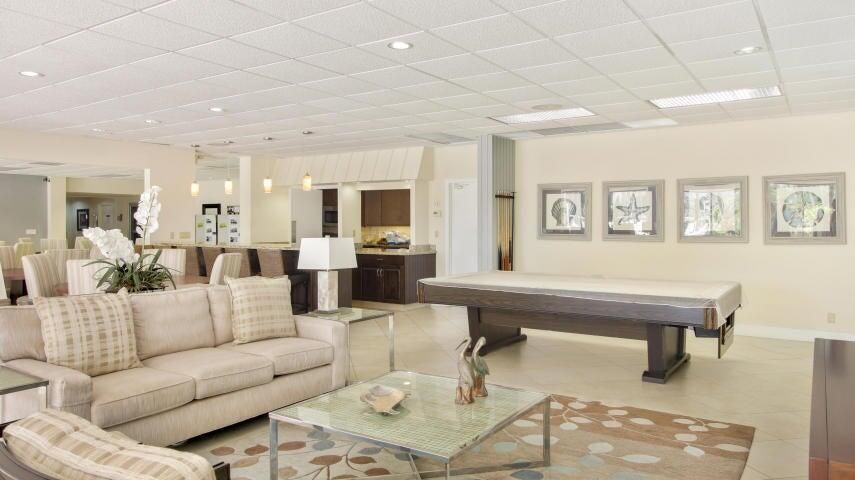 For Sale: $379,900 (1 beds, 1 baths, 787 Square Feet)