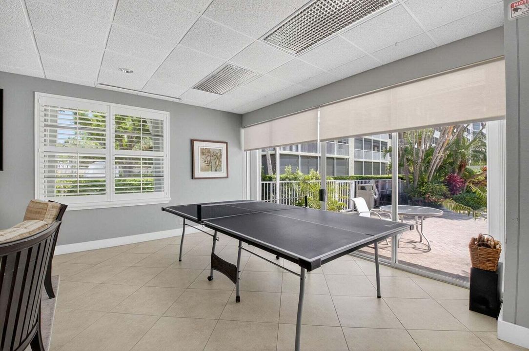 For Sale: $379,900 (1 beds, 1 baths, 787 Square Feet)