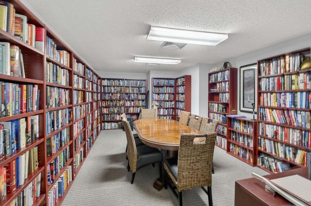 For Sale: $379,900 (1 beds, 1 baths, 787 Square Feet)