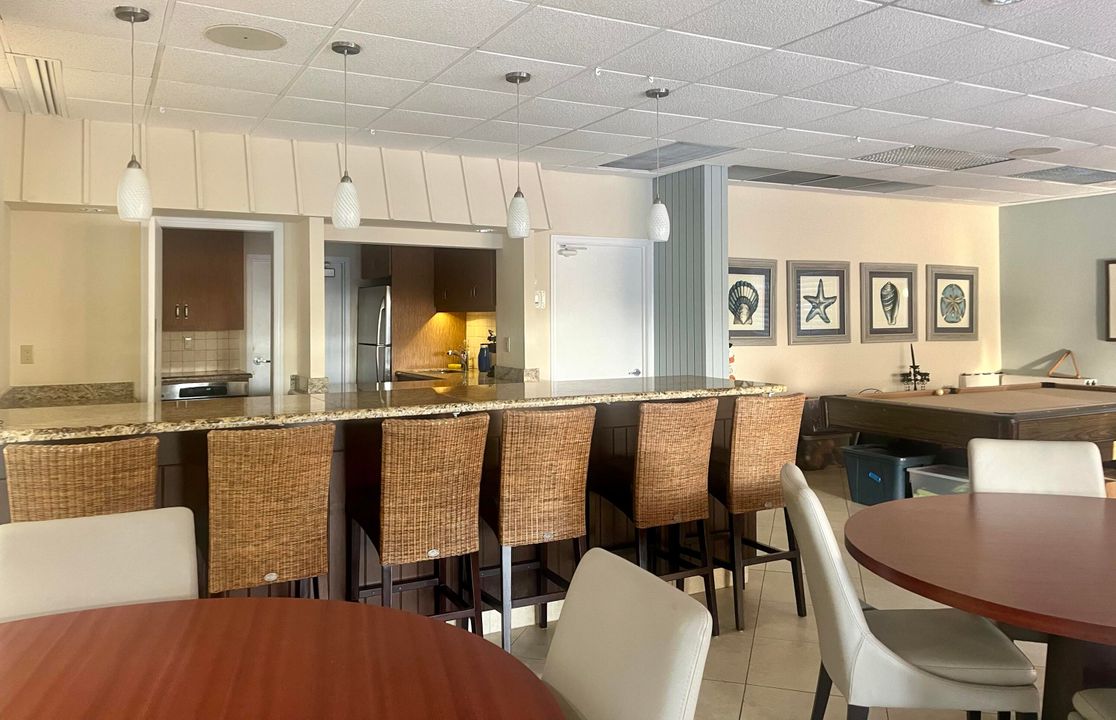 For Sale: $379,900 (1 beds, 1 baths, 787 Square Feet)