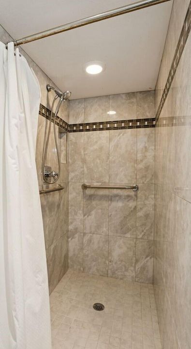 For Sale: $379,900 (1 beds, 1 baths, 787 Square Feet)