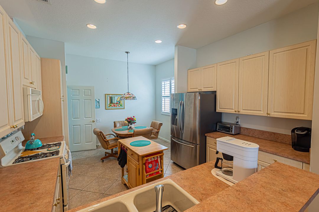 待售: $405,000 (2 贝兹, 2 浴室, 2046 平方英尺)