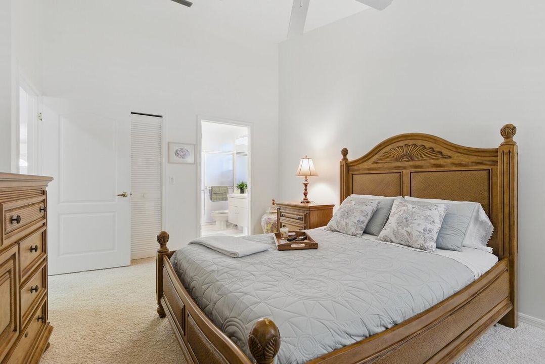 На продажу: $269,900 (2 спален, 2 ванн, 1372 Квадратных фут)