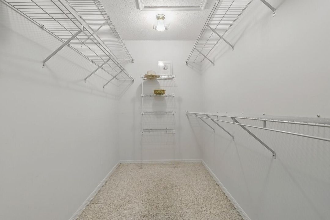 На продажу: $269,900 (2 спален, 2 ванн, 1372 Квадратных фут)