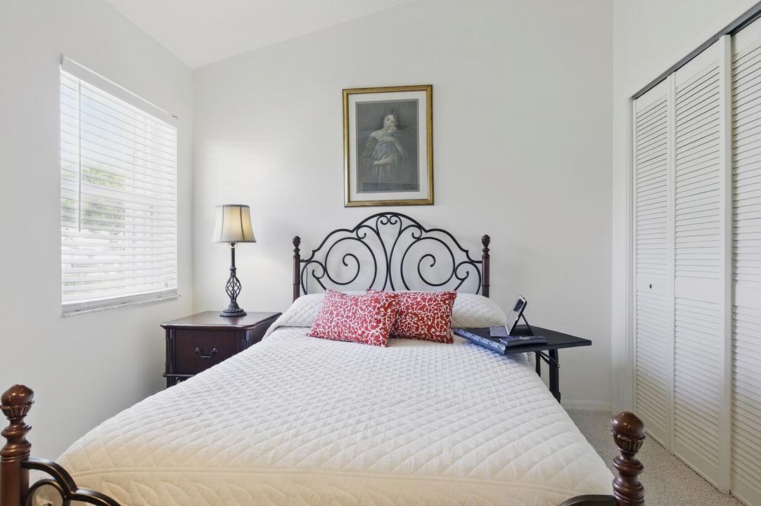 На продажу: $269,900 (2 спален, 2 ванн, 1372 Квадратных фут)