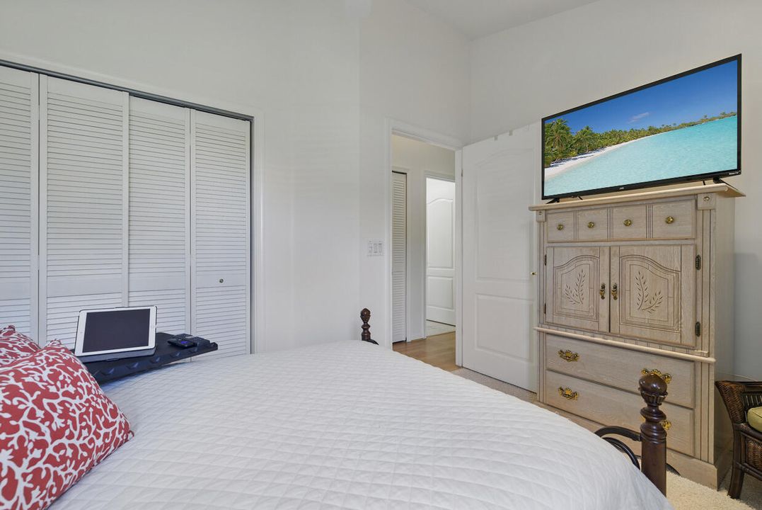 На продажу: $269,900 (2 спален, 2 ванн, 1372 Квадратных фут)