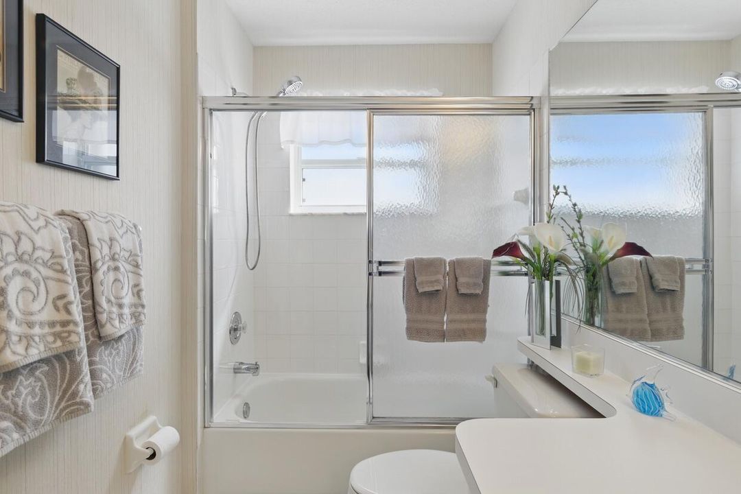 На продажу: $269,900 (2 спален, 2 ванн, 1372 Квадратных фут)