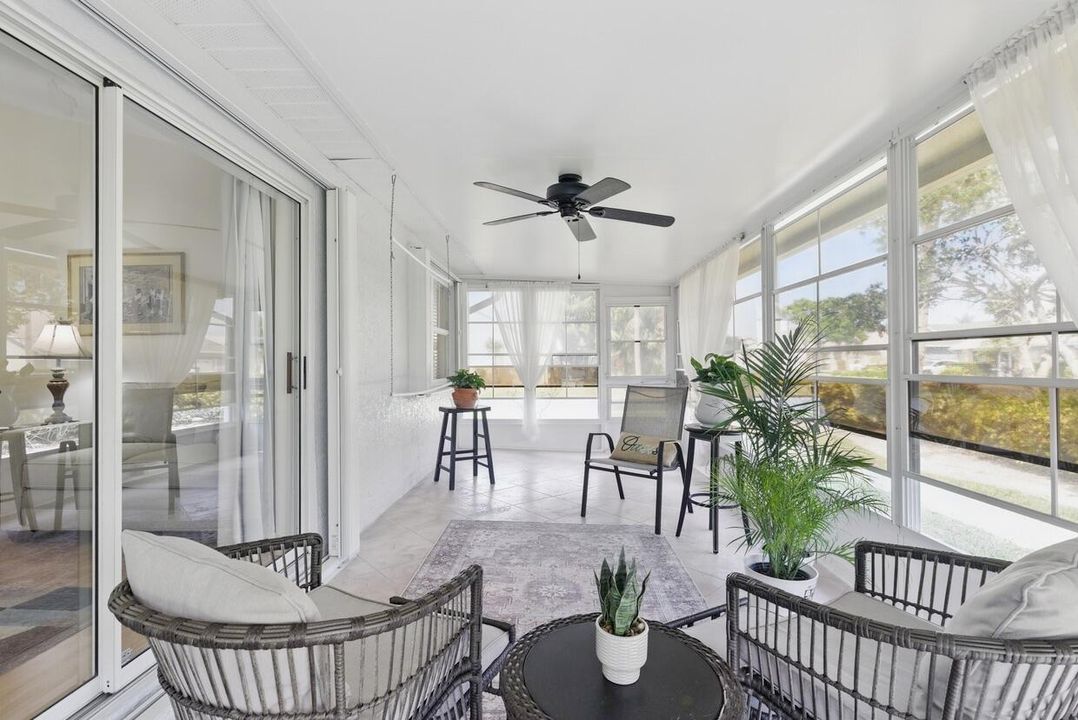 На продажу: $269,900 (2 спален, 2 ванн, 1372 Квадратных фут)