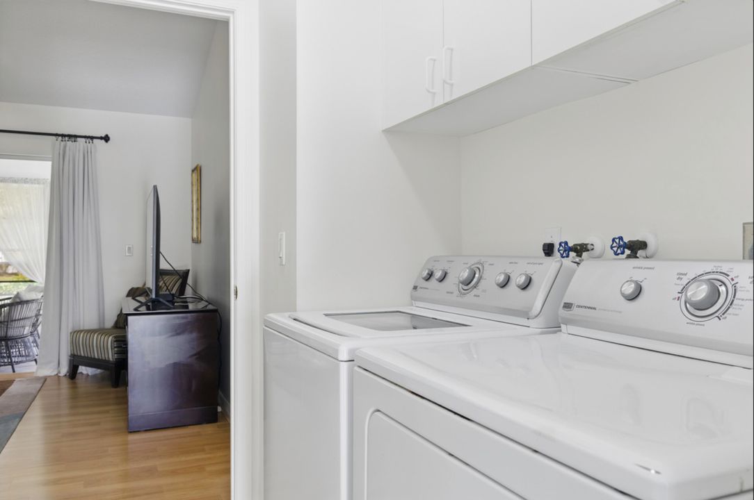 На продажу: $269,900 (2 спален, 2 ванн, 1372 Квадратных фут)