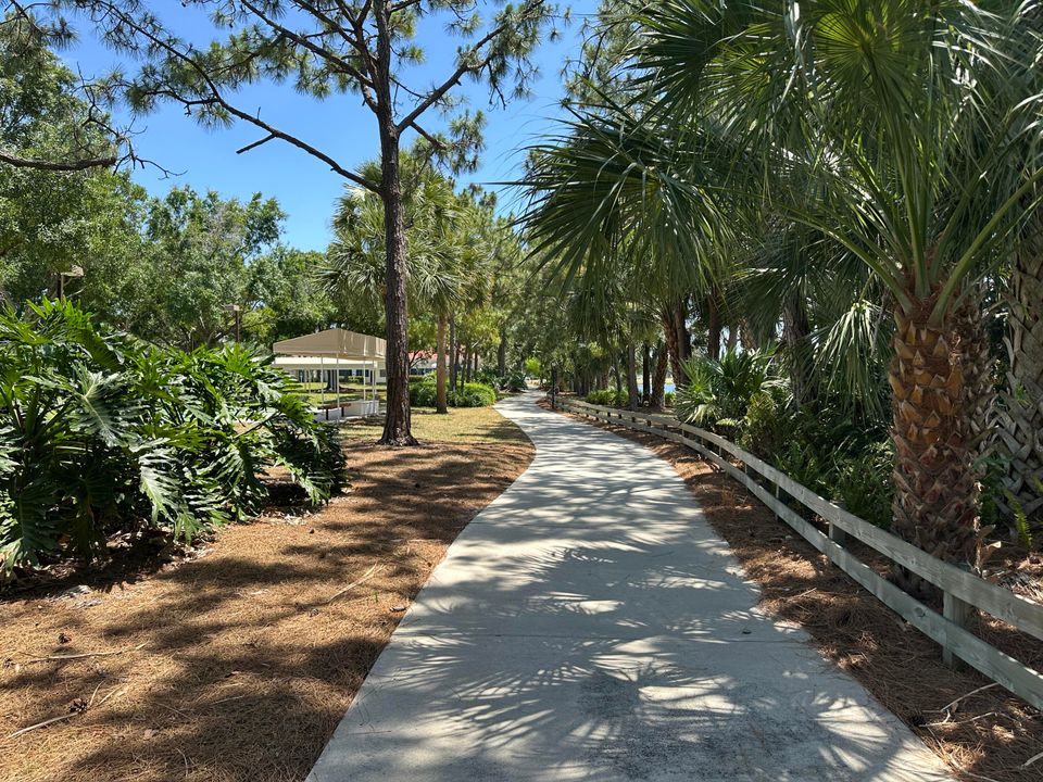 На продажу: $269,900 (2 спален, 2 ванн, 1372 Квадратных фут)