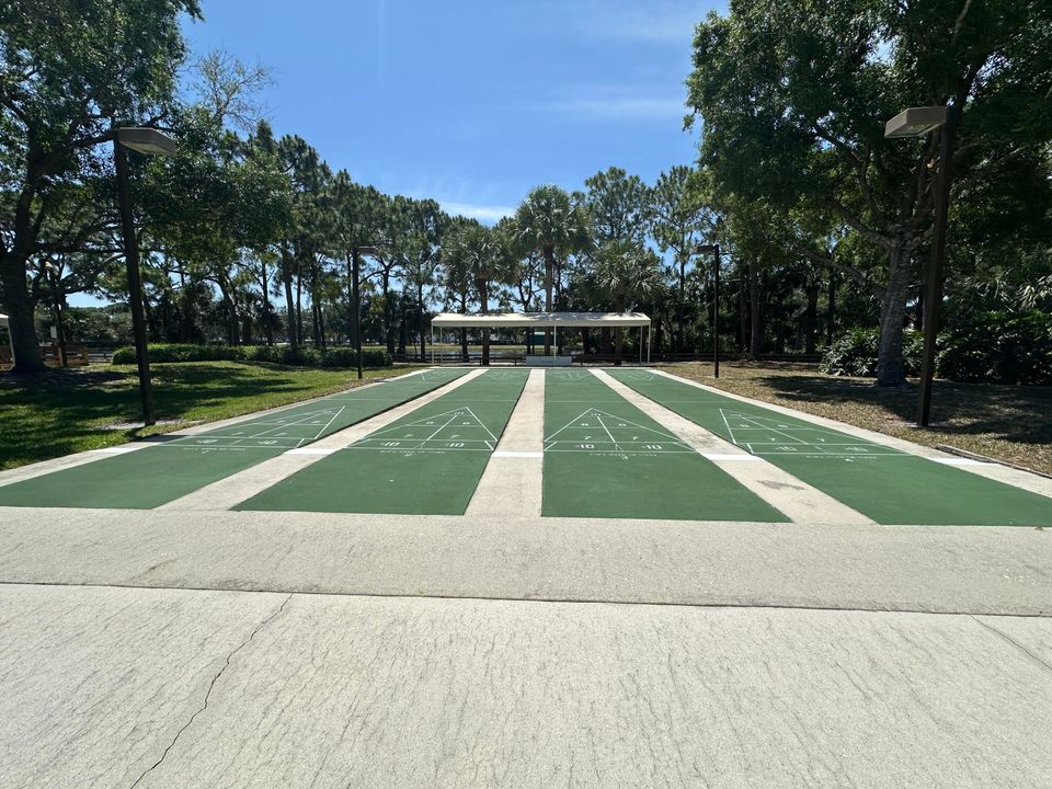 На продажу: $269,900 (2 спален, 2 ванн, 1372 Квадратных фут)