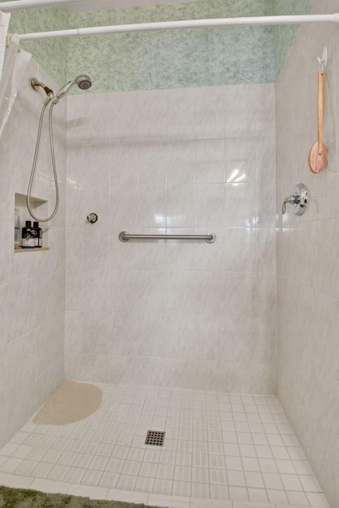 待售: $385,000 (2 贝兹, 2 浴室, 1378 平方英尺)