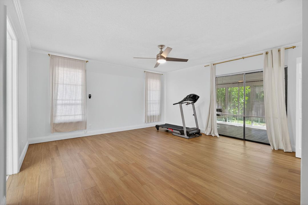 Activo con contrato: $5,999 (4 camas, 2 baños, 3176 Pies cuadrados)