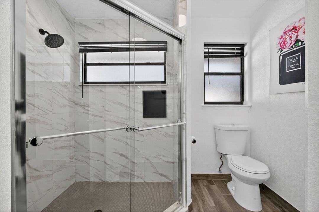 Activo con contrato: $5,999 (4 camas, 2 baños, 3176 Pies cuadrados)