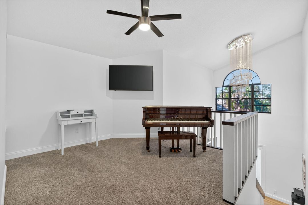 Activo con contrato: $5,999 (4 camas, 2 baños, 3176 Pies cuadrados)