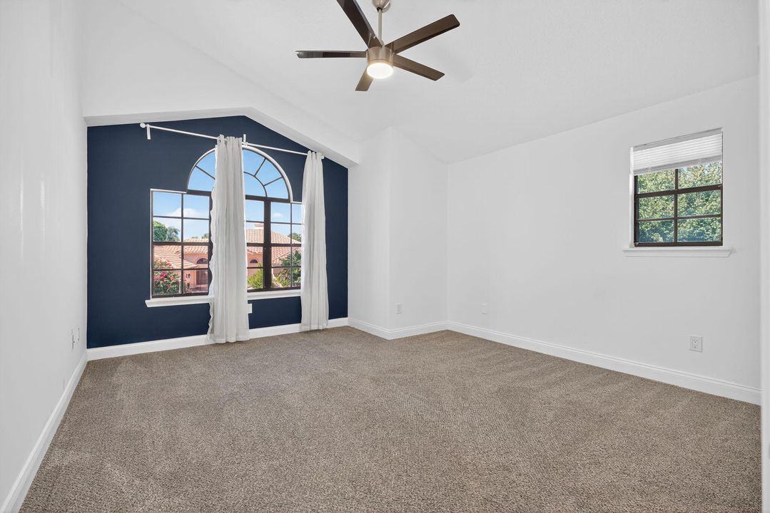 Activo con contrato: $5,999 (4 camas, 2 baños, 3176 Pies cuadrados)