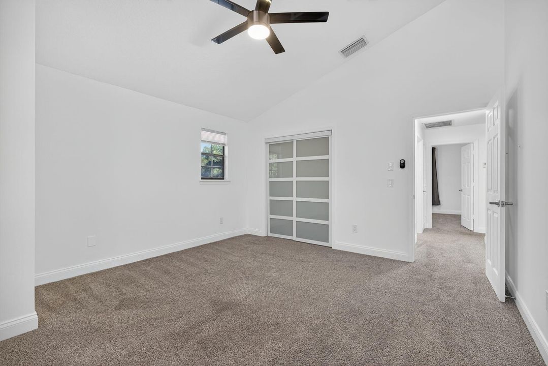 Activo con contrato: $5,999 (4 camas, 2 baños, 3176 Pies cuadrados)