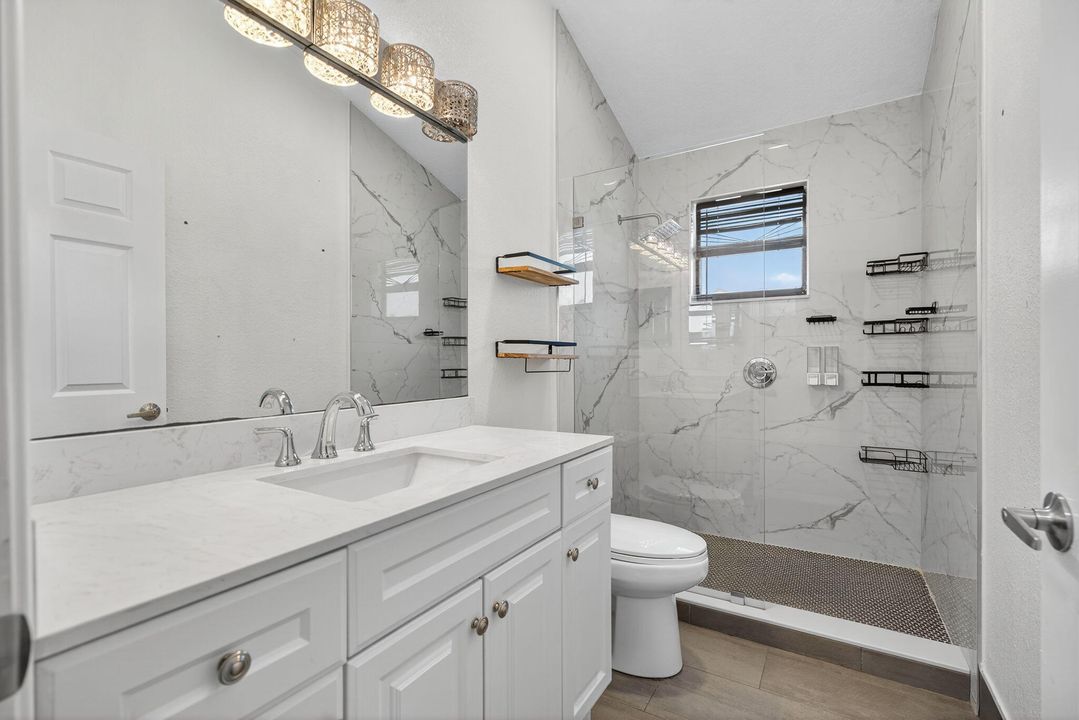 Activo con contrato: $5,999 (4 camas, 2 baños, 3176 Pies cuadrados)