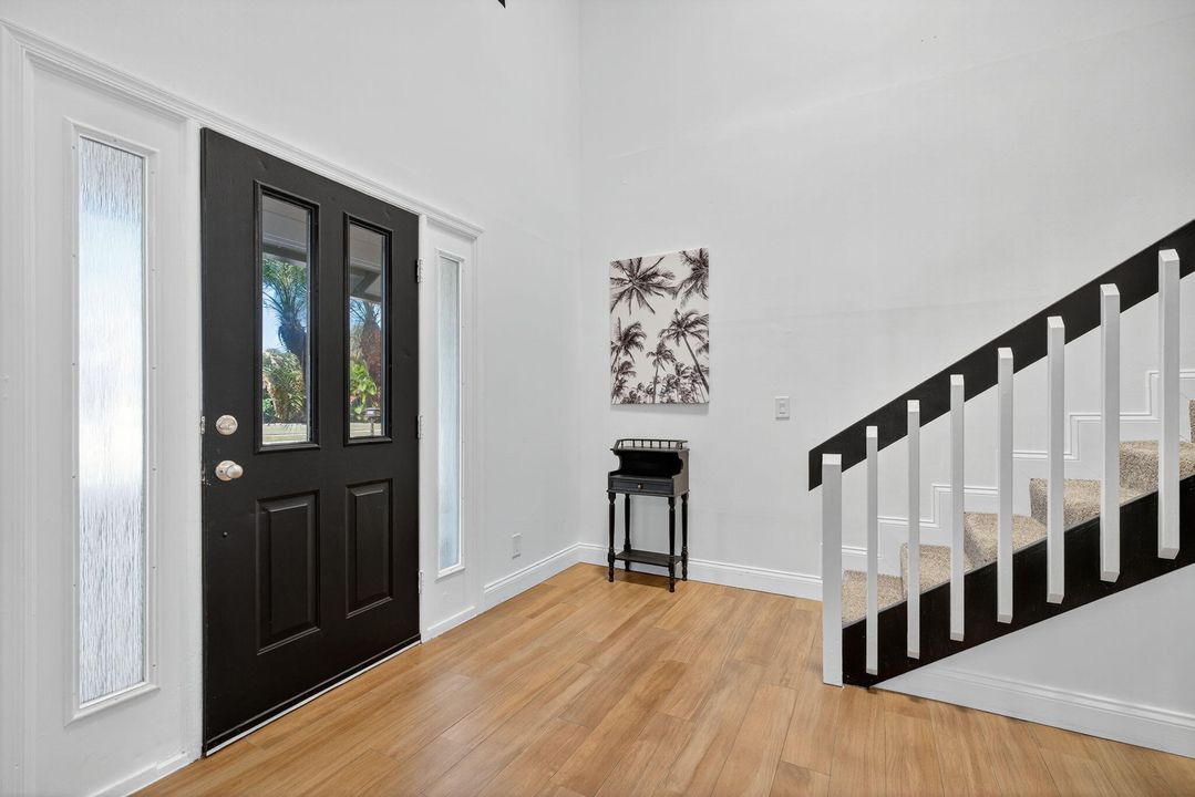 Activo con contrato: $5,999 (4 camas, 2 baños, 3176 Pies cuadrados)