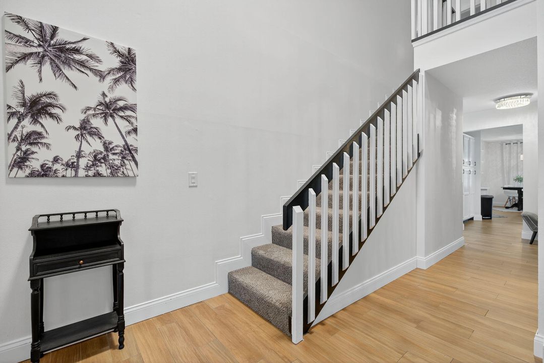 Activo con contrato: $5,999 (4 camas, 2 baños, 3176 Pies cuadrados)