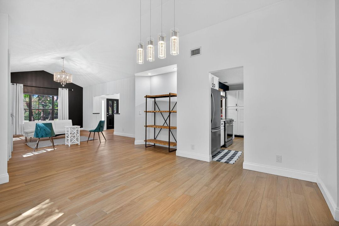 Activo con contrato: $5,999 (4 camas, 2 baños, 3176 Pies cuadrados)