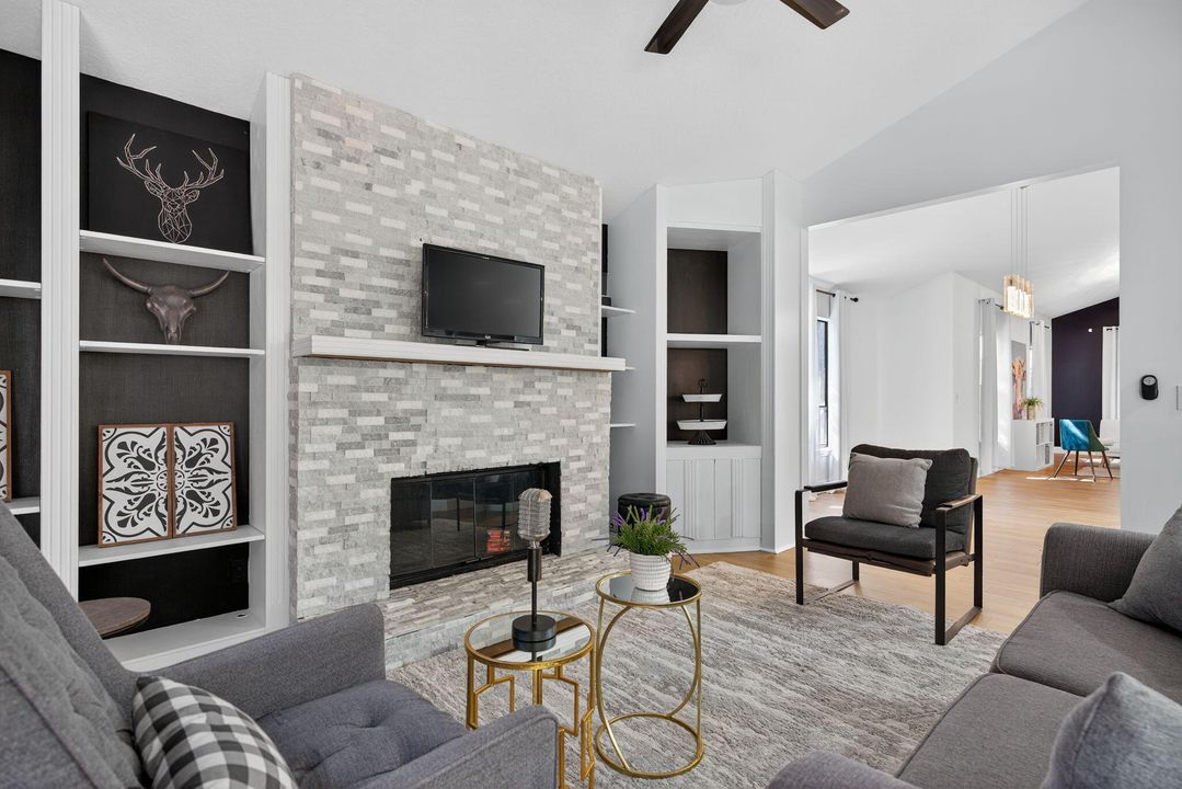 Activo con contrato: $5,999 (4 camas, 2 baños, 3176 Pies cuadrados)