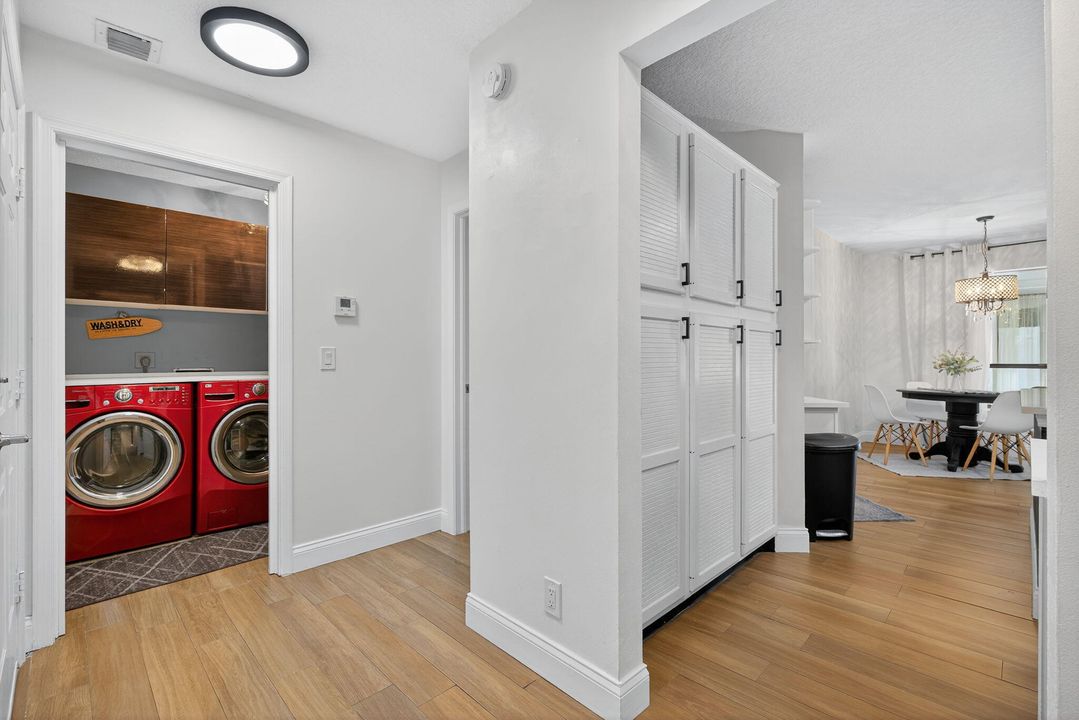 Activo con contrato: $5,999 (4 camas, 2 baños, 3176 Pies cuadrados)