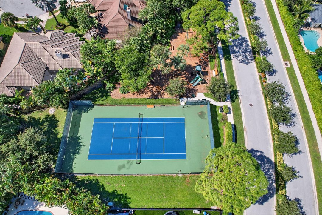 Activo con contrato: $5,999 (4 camas, 2 baños, 3176 Pies cuadrados)