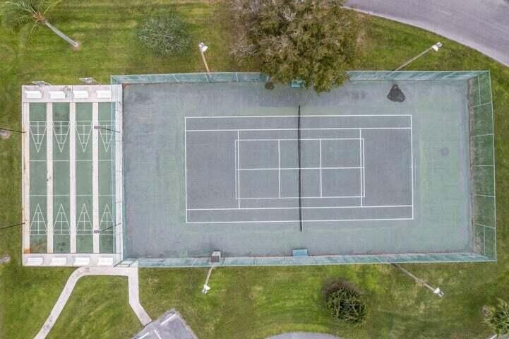 合同活跃: $175,000 (2 贝兹, 2 浴室, 1228 平方英尺)