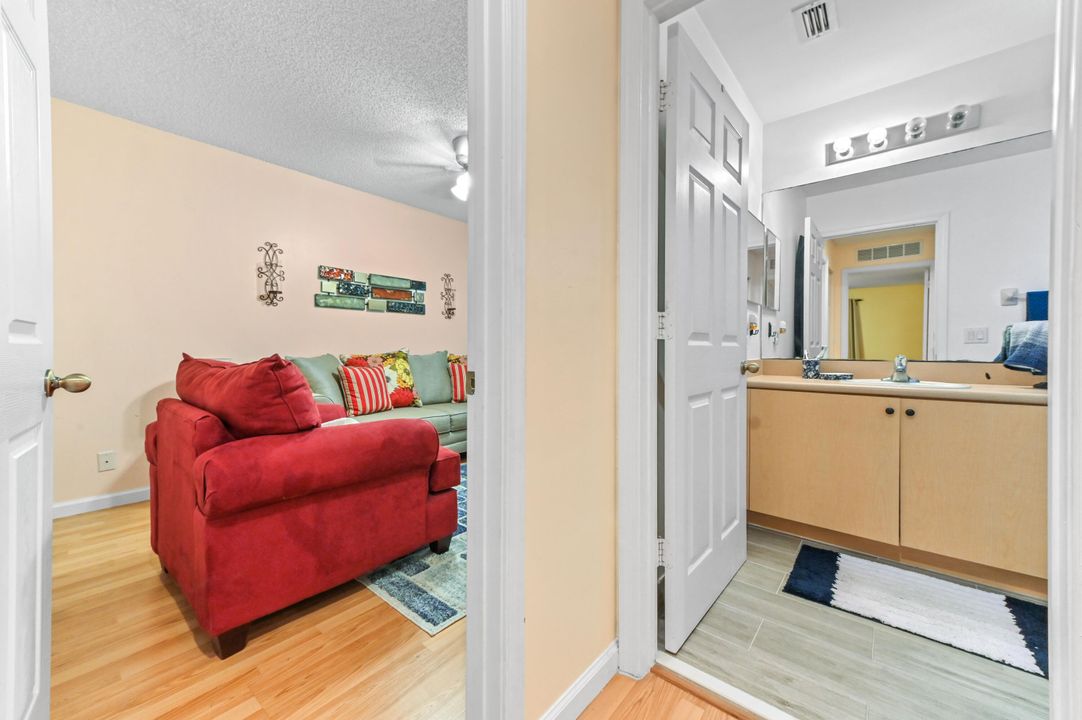 合同活跃: $330,000 (2 贝兹, 2 浴室, 1383 平方英尺)