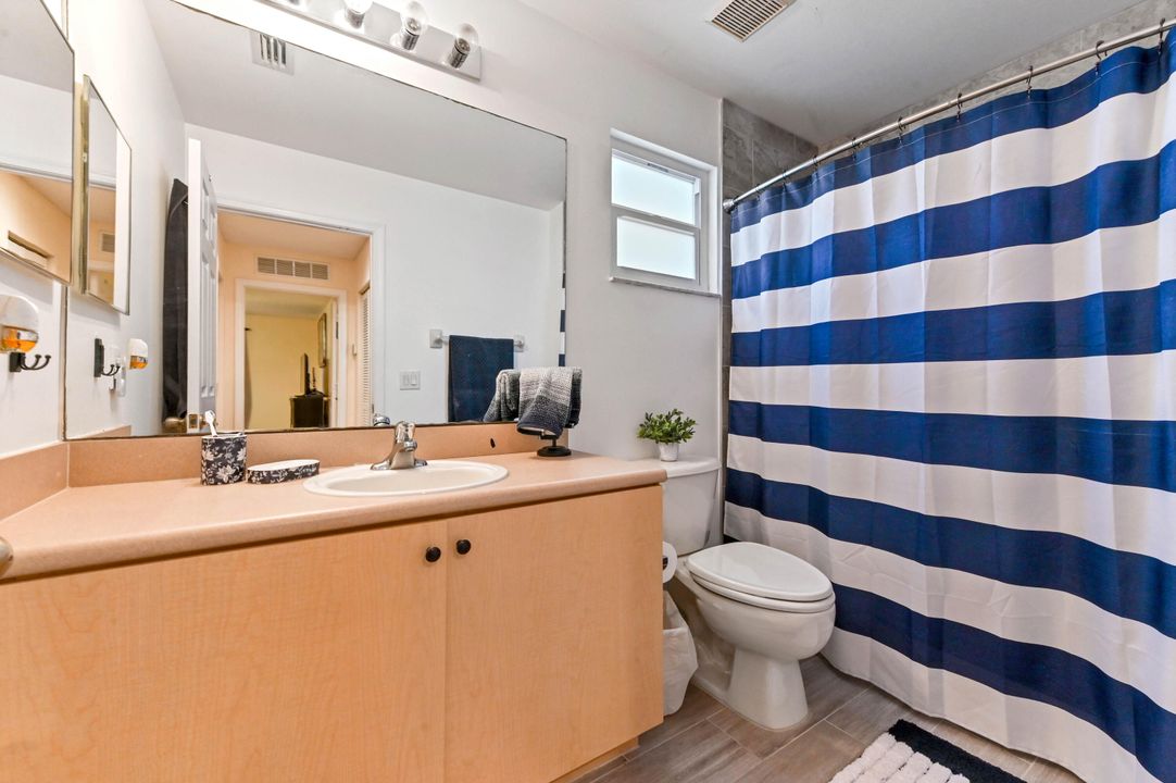 合同活跃: $330,000 (2 贝兹, 2 浴室, 1383 平方英尺)