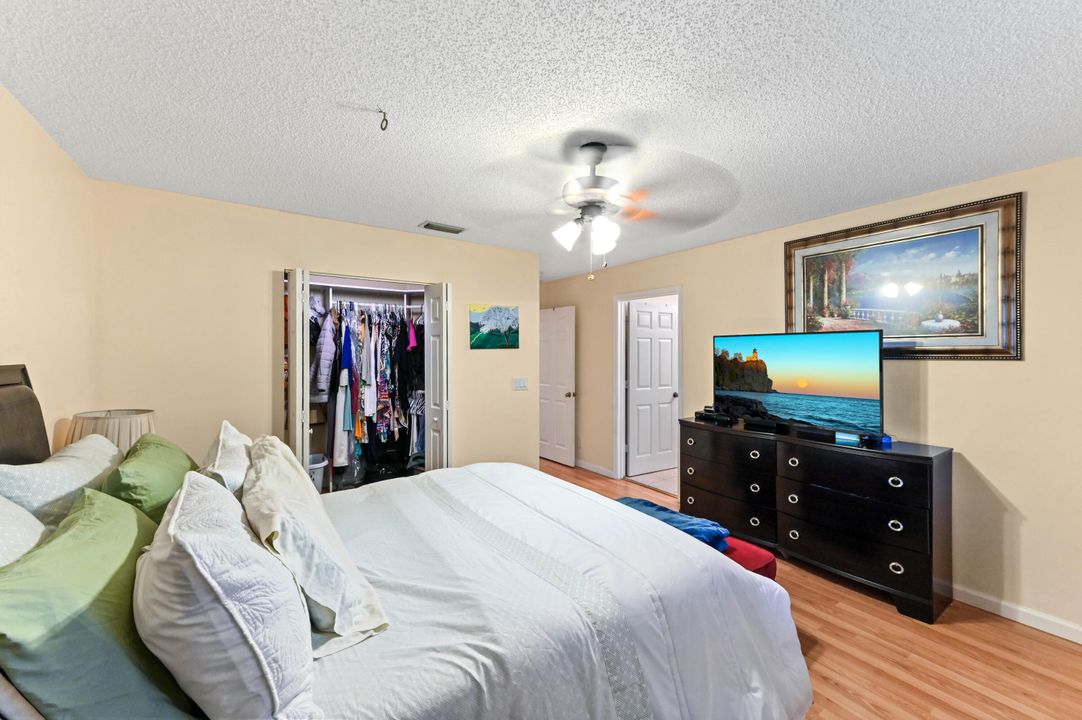 合同活跃: $330,000 (2 贝兹, 2 浴室, 1383 平方英尺)