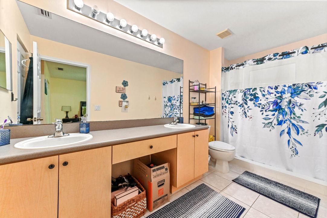 合同活跃: $330,000 (2 贝兹, 2 浴室, 1383 平方英尺)