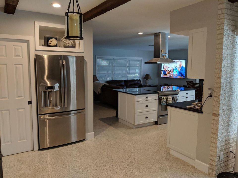 Active With Contract: $5,000 (3 beds, 3 baths, 1481 Square Feet)