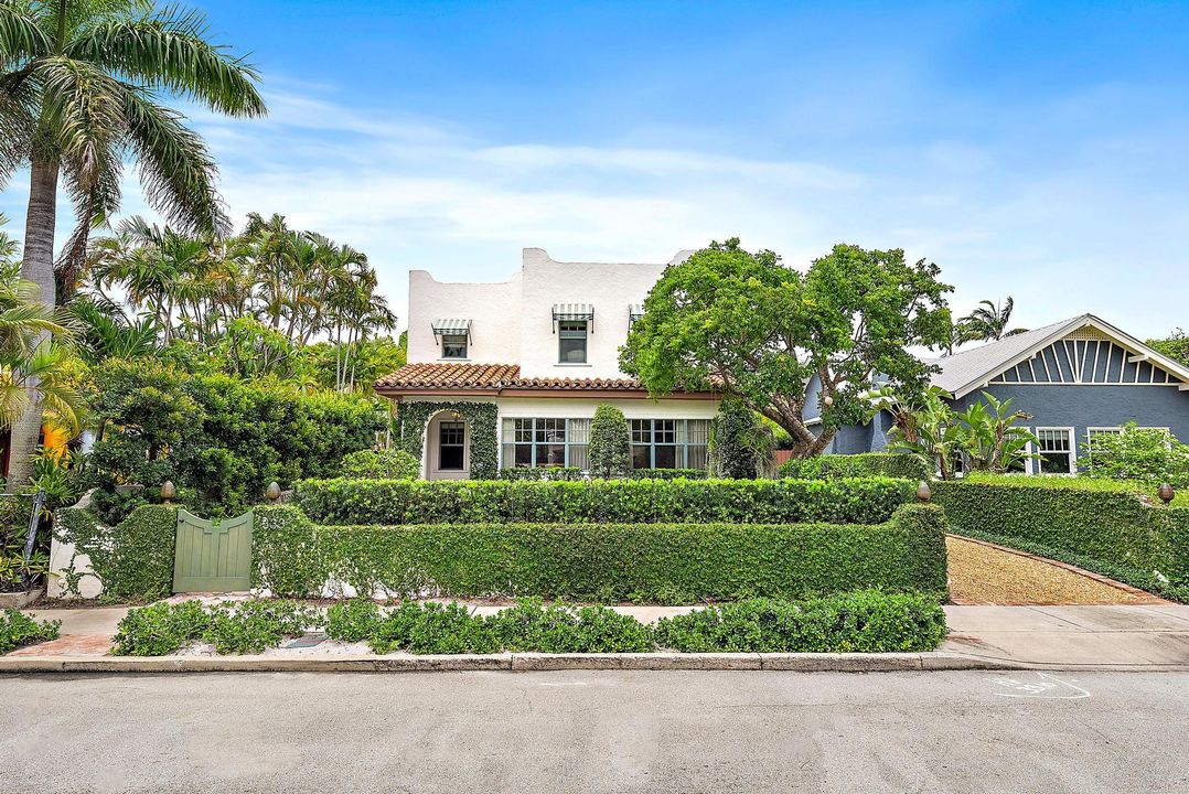 For Sale: $2,995,000 (5 beds, 4 baths, 3067 Square Feet)