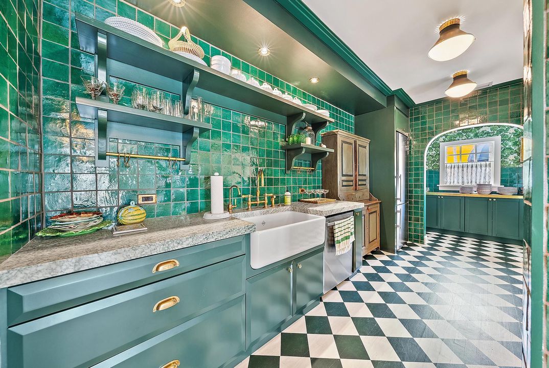 For Sale: $2,995,000 (5 beds, 4 baths, 3067 Square Feet)