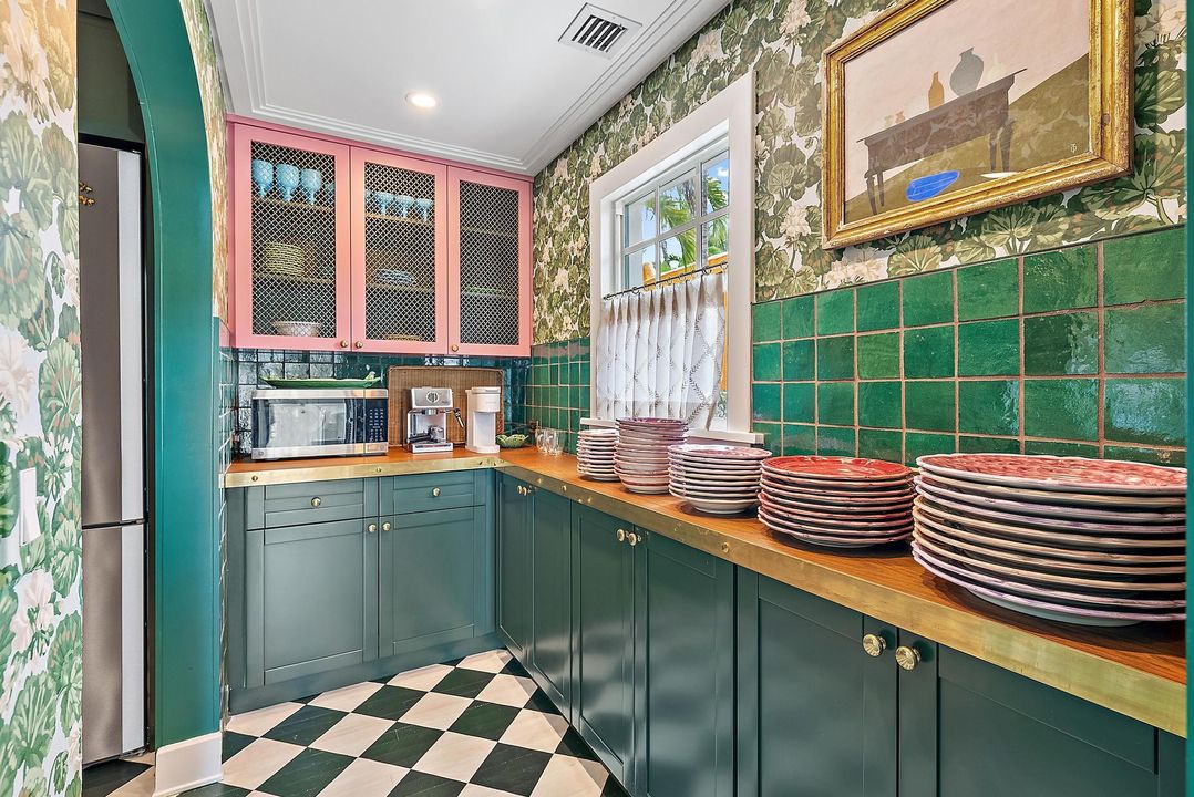 For Sale: $2,995,000 (5 beds, 4 baths, 3067 Square Feet)