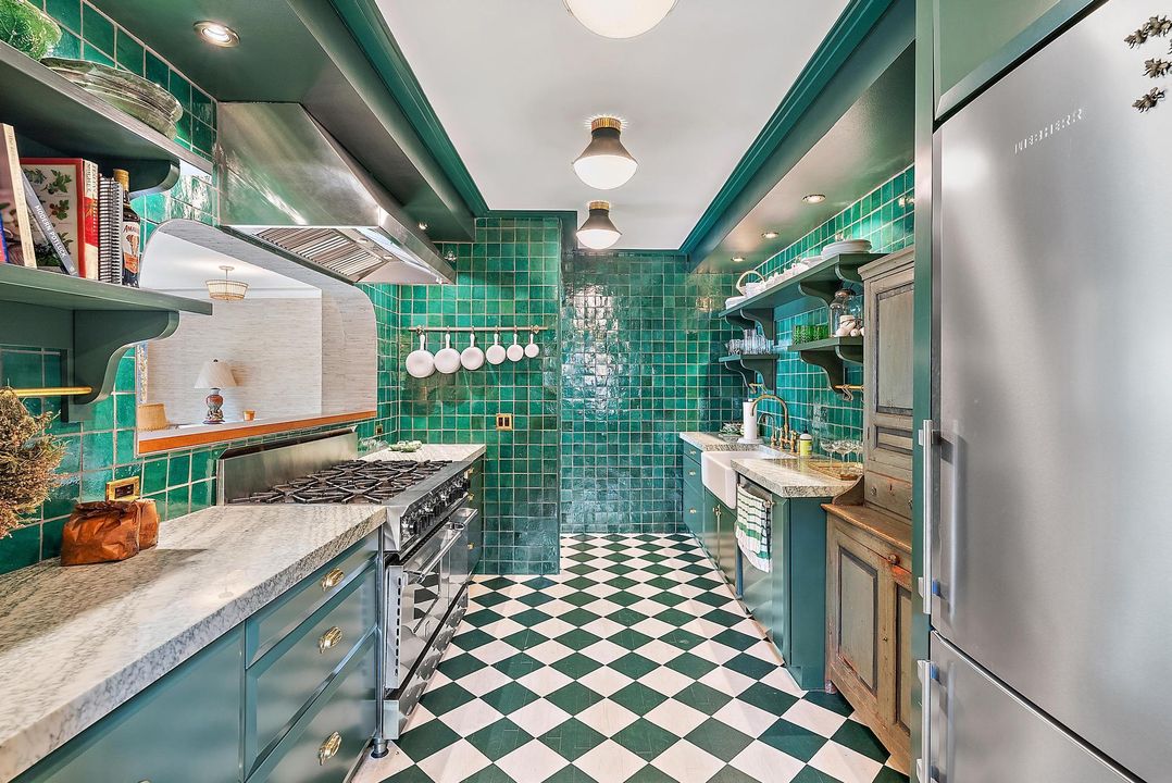 For Sale: $2,995,000 (5 beds, 4 baths, 3067 Square Feet)