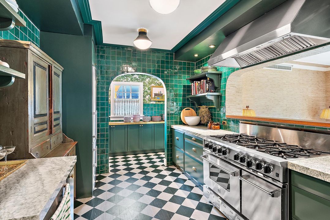 For Sale: $2,995,000 (5 beds, 4 baths, 3067 Square Feet)