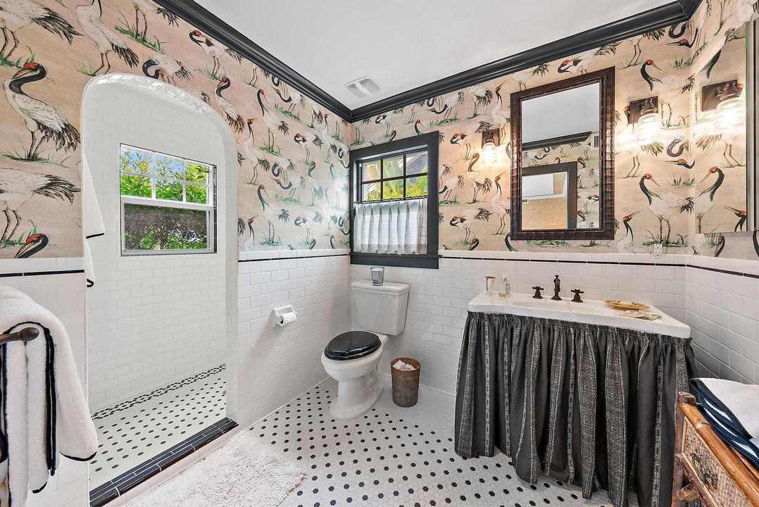 For Sale: $2,995,000 (5 beds, 4 baths, 3067 Square Feet)