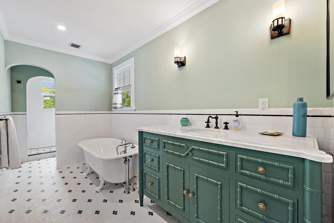 For Sale: $2,995,000 (5 beds, 4 baths, 3067 Square Feet)