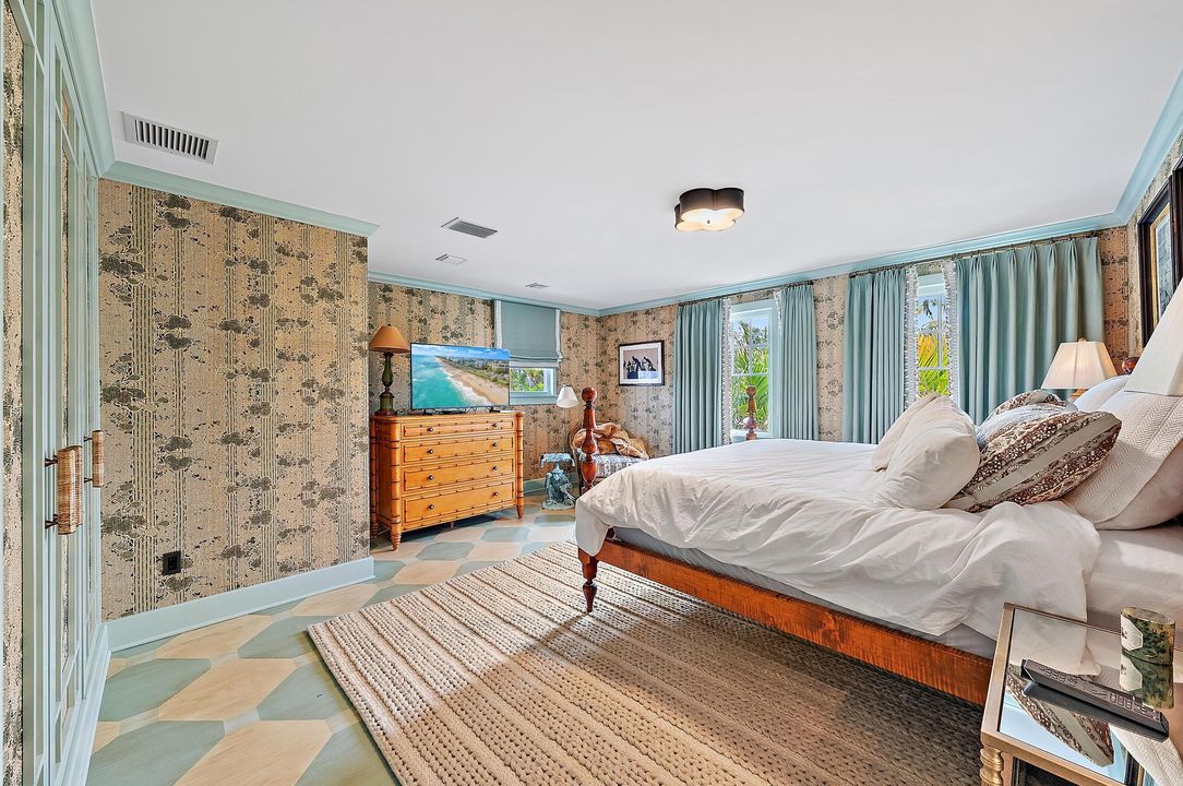 For Sale: $2,995,000 (5 beds, 4 baths, 3067 Square Feet)