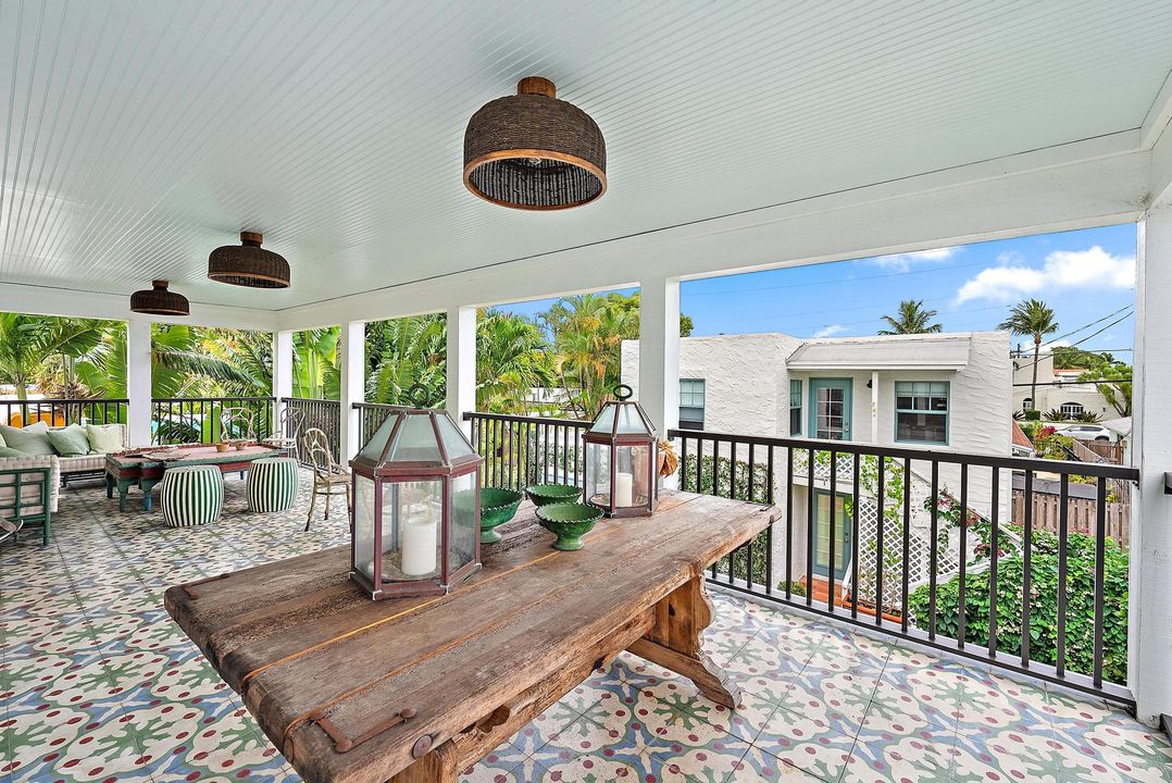 For Sale: $2,995,000 (5 beds, 4 baths, 3067 Square Feet)