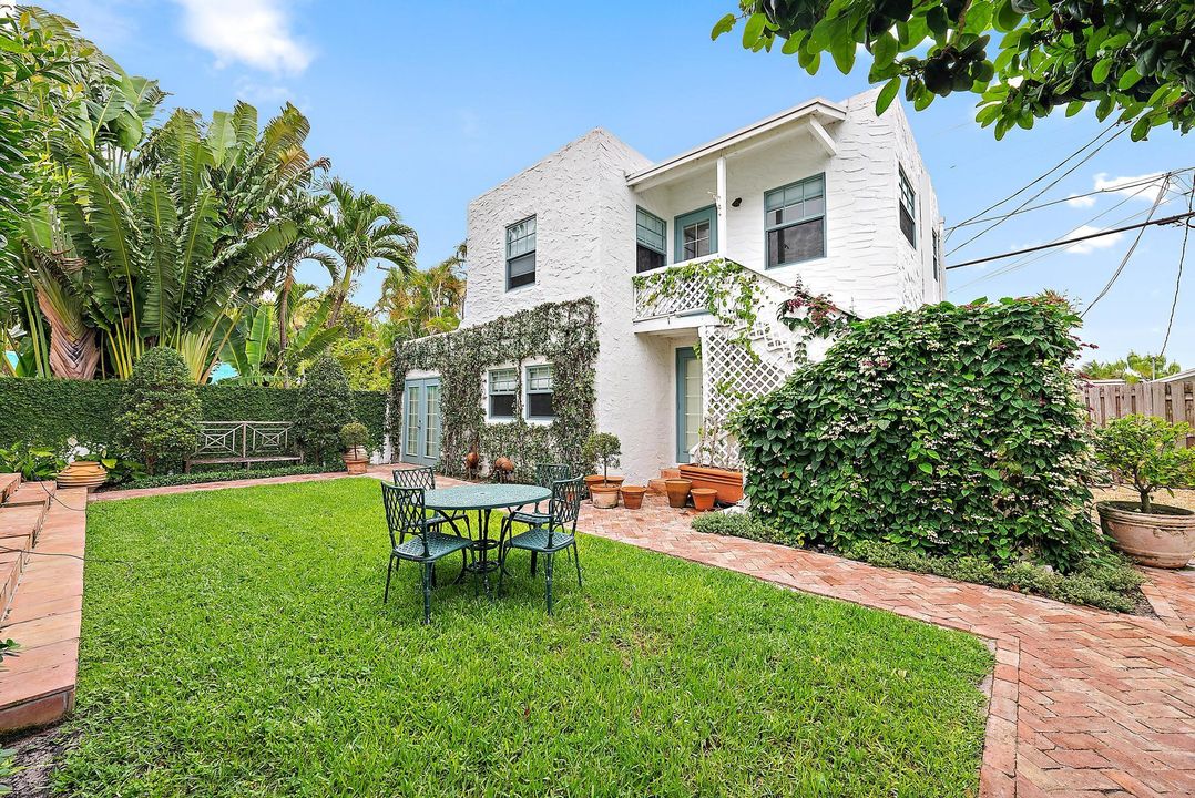 For Sale: $2,995,000 (5 beds, 4 baths, 3067 Square Feet)